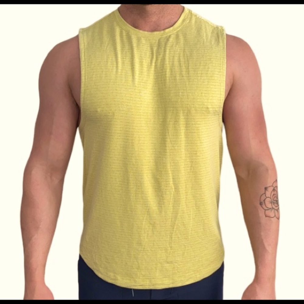 Lululemon men’s Large tank top/running singlet, gold/yellow pinstripe pattern